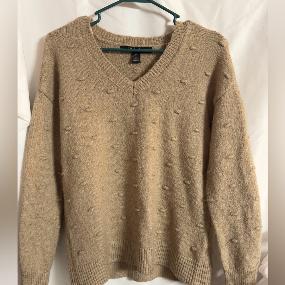 Textured V neck sweater super soft and light size M ByDesign